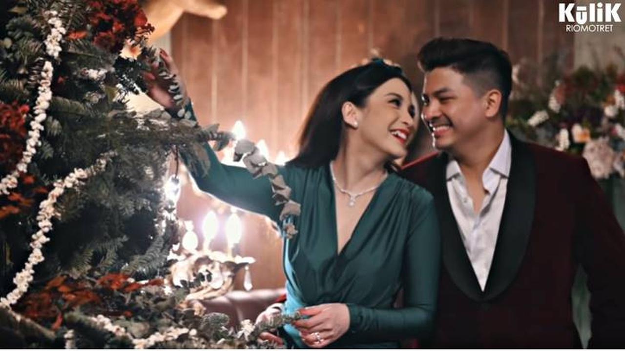 7 Pemotretan Keluarga Chelsea Olivia dan Glenn Alinskie Bertema Natal