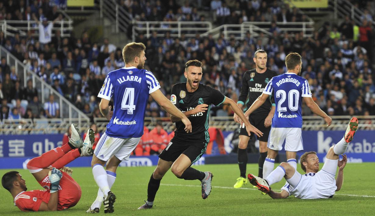 Striker Real Madrid, Borja Mayoral, melakukan selebrasi usai mencetak gol ke gawang Real Sociedad pada laga La Liga di Stadion Anoeta, Minggu (17/9/2017). Real Madrid menang 3-1 atas Real Sociedad. (AP/STR)