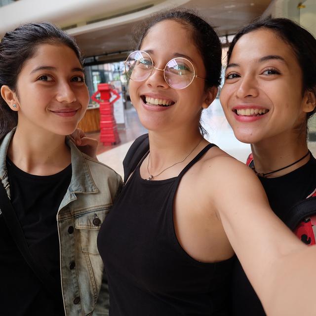 6 Potret Kebersamaan Putri dan Sitha Marino yang Jarang Tersorot, Kompak Banget