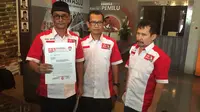 Federasi Indonesia Bersatu melaporkan bakal cawapres Sandiaga Uno ke Badan Pengawas Pemilu (Bawaslu). (Liputan6.com/Lizsa Egeham)