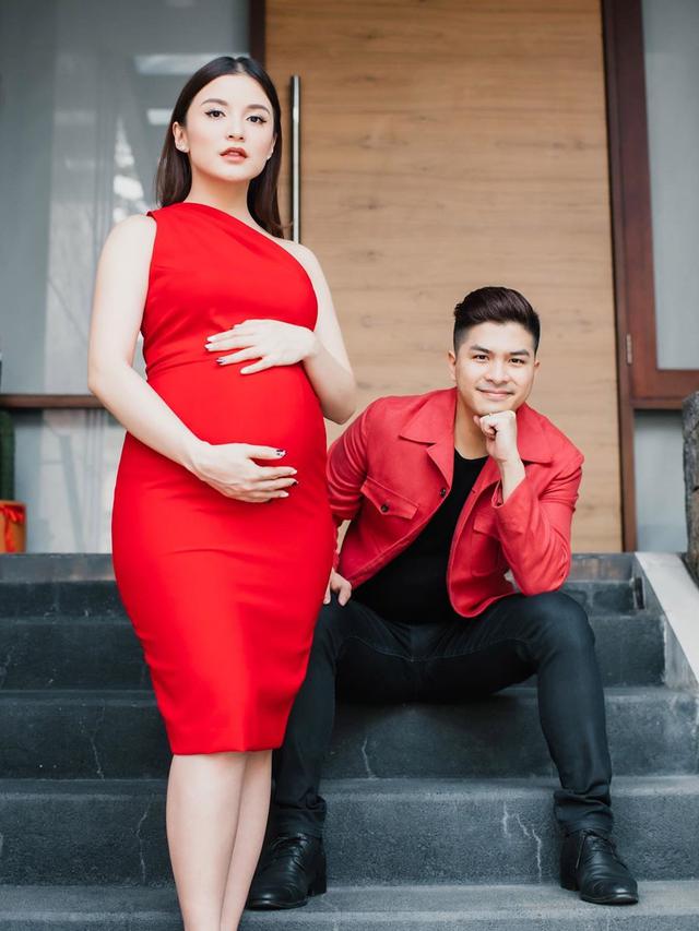 6 Momen Perayaan Anniversary ke-13 Glenn Alinskie dan Chelsea Olivia, Romantis