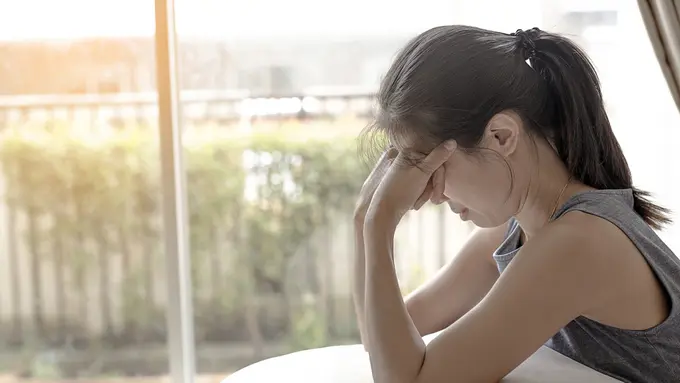 Kiat Alami Mengatasi Rasa Cemas Berlebihan (ATCHARIN SIMALHEK/Shutterstock)