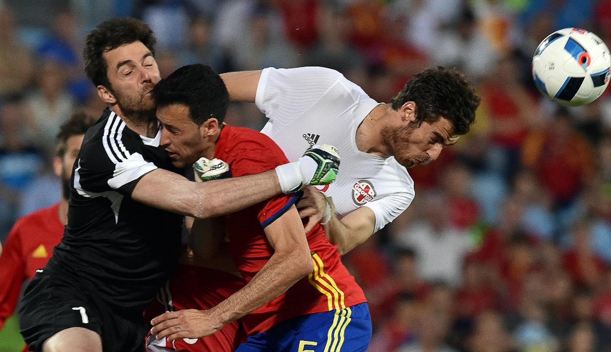 Spanyol secara mengejutkan takluk 0-1 dari Georgia pada laga persahabatan di Coliseum Alfonso Perez, Madrid, Rabu (8/6/2016) dini hari WIB. (AFP/Gerard Julien)