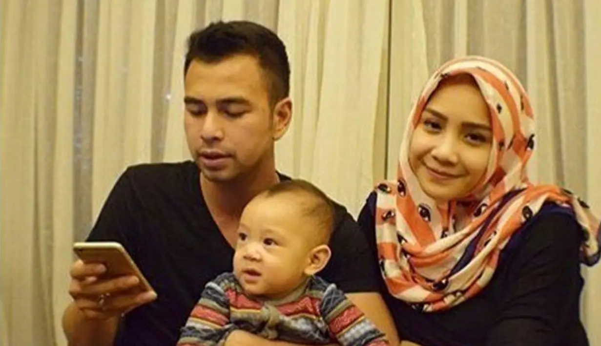 Dalam beberapa kesempatan, sebenarnya Gigi sudah pernah mengenakan hijab. Gigi sendiri sebenarnya sudah punya keinginan lho untuk berhijab. Bahkan keinginan itu sudah ia ungkapkan sebelum menikah. (Liputan6.com/Instagram/@raffinagita1717)