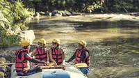 Four Seasons meluncurkan proses kedatangan pertama di Bali dengan rafting di sungai.