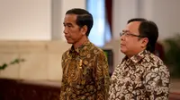 Massa Berseragam Safari Geruduk Istana Merdeka