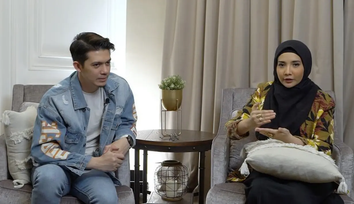 “3 hari yang lalu ditinggal meeting doang nangis beneran , kemarin ditinggal nyanyi bentar doang juga sedih kenapa sihhhhh 😅🐛 dulu perasaan bodo amatan . #SalahinHormon!” ungkap Zaskia Sungkar, Minggu  (30/8/2020). (Instagram/zaskiasungkar15)