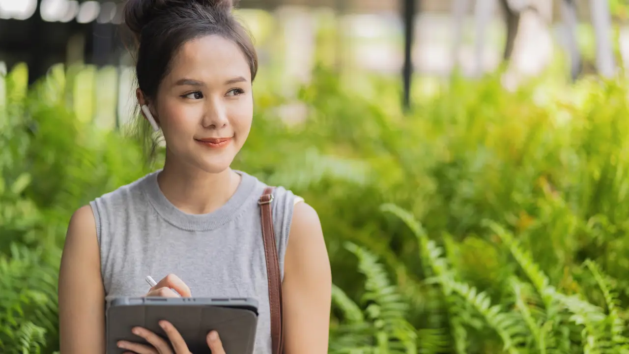 wanita september introvert