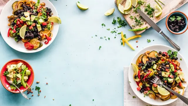 Salad. Unsplash/Ella Olsson