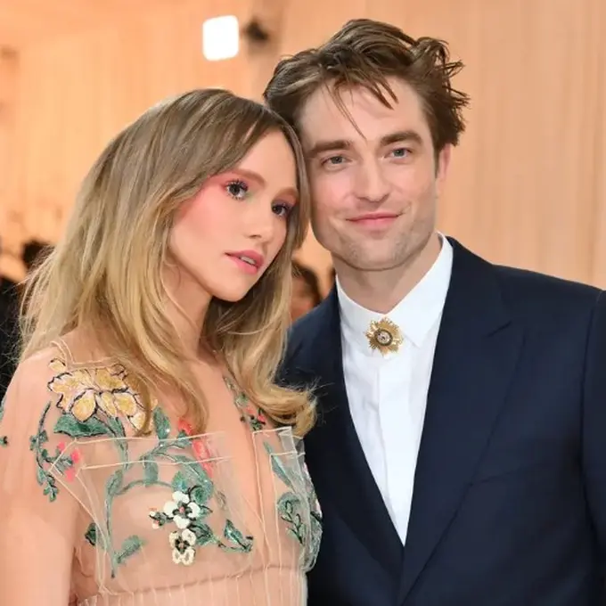 Suki Waterhouse dan Robert Pattinson. [Foto: TPG Images]
