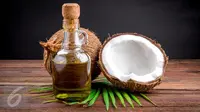 Minyak kelapa biasa dikenal sebagai bahan dapur, kali ini minyak kelapa dapat dimanfaatkan untuk kecantikan.