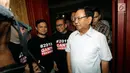 Ketua Umum Partai Gerindra Prabowo Subianto saat tiba dalam peresmian sekretariat bersama Partai Gerindra - PKS dan PAN di Jakarta, Jumat (27/4). Wakil Ketua Umum DPP PAN Hanafi Rais juga turut hadir dalam peresmian tersebut. (Liputan6.com/JohanTallo)