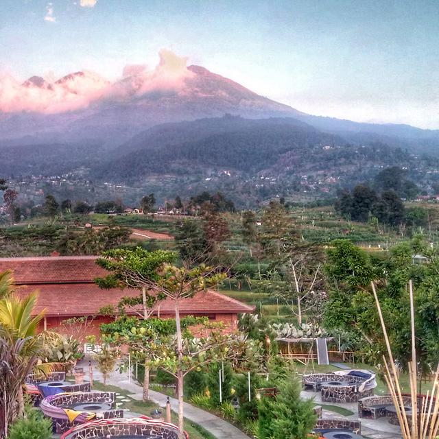 6 Wisata Tawangmangu Suguhkan Panorama Pegunungan Yang