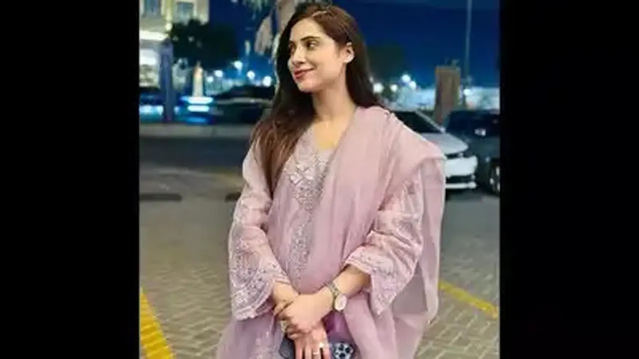 Bintang TikTok populer Pakistan Sajal Malik. (sajalmalikofficial)