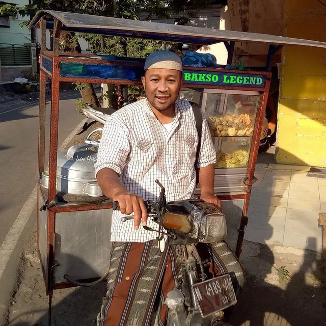 6 Editan Foto Artis Top Dunia Jualan Bakso Ini Bikin Ngakak