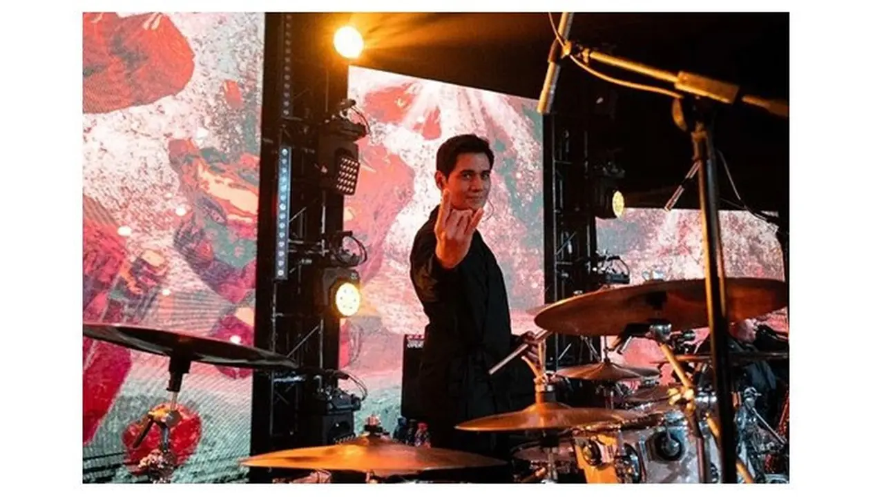 7 Potret Tyo Nugros, Drummer Dewa 19 yang 'Menolak Tua' di Usia 52 Tahun