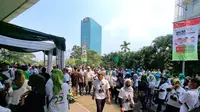 Ribuan massa pendukung Partai Bulan Bintang penuhi area ICE BSD, Kabupaten Tangerang, Minggu (30/7/2023). Mereka hadir untuk merayakan Milad PBB ke -25 tahun, serta deklarasi dukungan untuk Prabowo Subianto sebagai calon Presiden 2024. (Foto:Liputan6/Pramita Tristiawati)