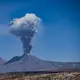 Ilustrasi gunung mengeluarkan abu vulkanik. (Pixabay/MonikaP)