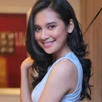 Tantangan banyak didapat oleh pemeran muda berbakat Indah Permatasari dalam film terbarunya, Kawin Itu Gak Enak. Disini, ia bermain bersama dengan Herjunot Ali. (Adrian Putra/Bintang.com)