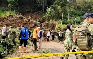 Tebing 30 Meter Longsor Tutup Jalan Dua Desa di Magetan
