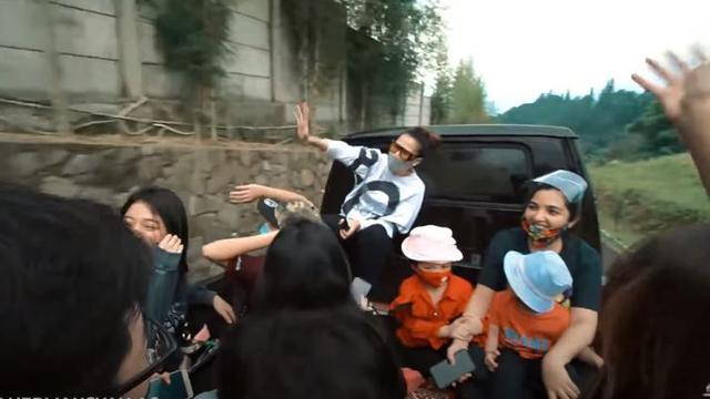 Rayakan Aurel Trending YouTube, Ini 6 Momen Liburan Keluarga Hermansyah Naik Pikap