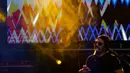 Vokalis Jamrud, Krisyanto beraksi dalam konser musik The 90's Festival di Jakarta, Sabtu (23/11/2019). Ada delapan lagu yang dibawakan Jamrud 90’s Festival Day 1, diantaranya Surti Tejo, Pelangi di Matamu, Selamat Ulang Tahun, dan ditutup dengan lagu Putri. (Liputan6.com/Herman Zakharia)
