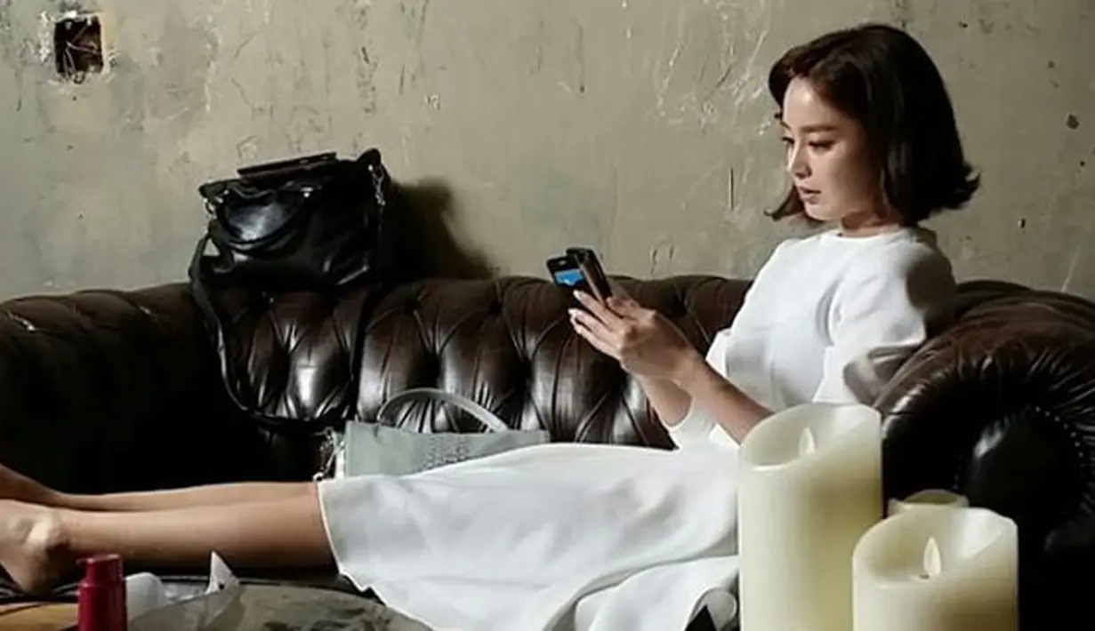 Di unggahan foto di akun Instagram Rain banjir ucapan selamat dari warga net. Di sisi lain, mereka juga penasaran dengan wajah dan nama dari anak Rain dan Kim Tae Hee. (Instagram/taehee35)