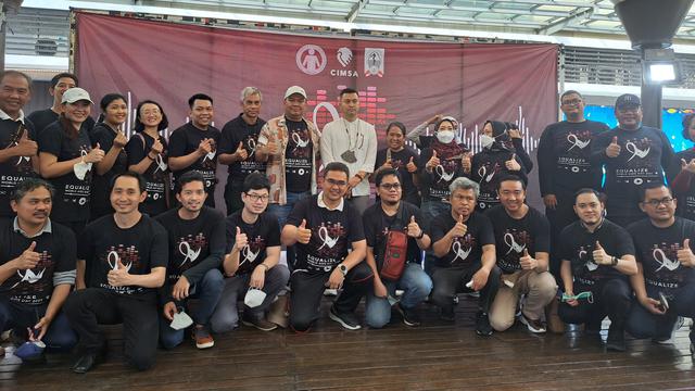 Peringatan Hari AIDS Sedunia tingkat Provinsi Banten, di area parkir Tangcity Mall Kota Tangerang, Minggu (4/12/2022). (Foto: Pramita)