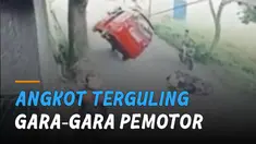 Awalnya seorang pemotor jatuh di belakang sebuah mobil hingga menutup sebagian jalan.