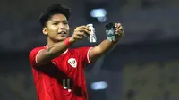 Pemain Timnas Indonesia U-19, Kadek Arel merayakan gol yang dicetaknya ke gawang Filipina pada laga Grup A Piala AFF U-19 2024, Rabu (17/7/2024). (Bola.com/Alit Binawan)