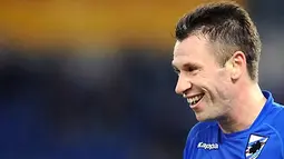 Sampdoria's forward Antonio Cassano smiles during an Italian serie A match AS Roma vs Sampdoria at Olympic stadium in Rome on January 14, 2009. AFP PHOTO/ALBERTO PIZZOLI