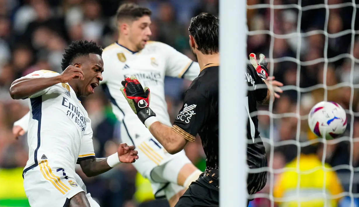 Pada babak kedua, serangan bertubi-tubi Real Madrid masih gencar ke gawang Rayo Vallecano. Namun, mereka tidak ada peluang yang benar-benar mengancam. (AP Photo/Manu Fernandez)