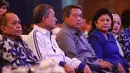 Ketum Partai Demokrat Susilo Bambang Yudhoyono dan istrinya Ani Yudhoyono hadir dalam Debat Bernegara di Jakarta, Minggu (27/4/14). (Liputan6.com/Faizal Fanani)