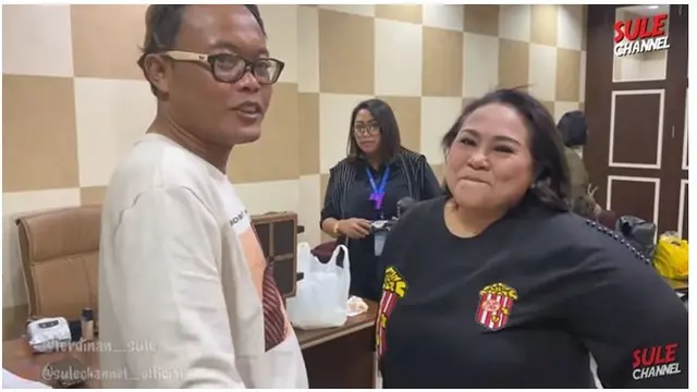 Pada hari kasih sayang, Sule menyempatkan diri untuk membesuk sahabatnya di tempat rehabilitias narkoba.