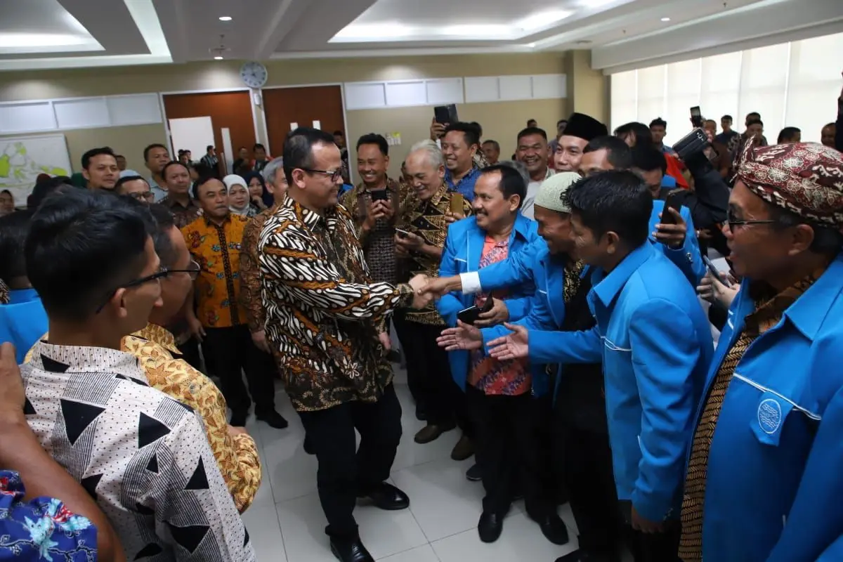 Menteri Kelautan dan Perikanan Edhy Prabowo menghadiri dialog dan focus group discussion (FGD) bersama Pusat Pelatihan Mandiri Kelautan dan Perikanan (P2MKP) di Kantor Kementerian Kelautan dan Perikanan (KKP).
