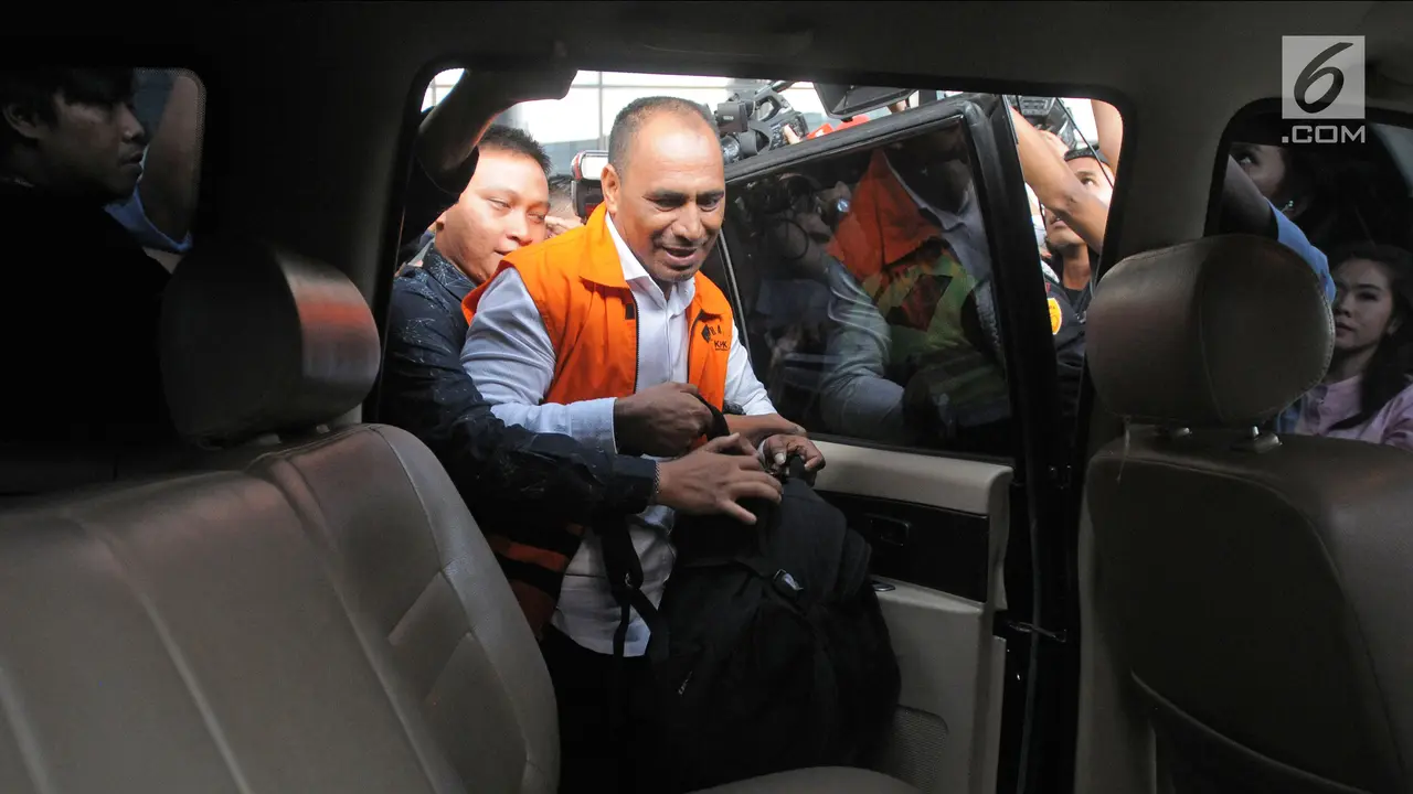 Keluar dari Gedung KPK, Bupati Ngada Marianus Sae Pakai Rompi Oranye
