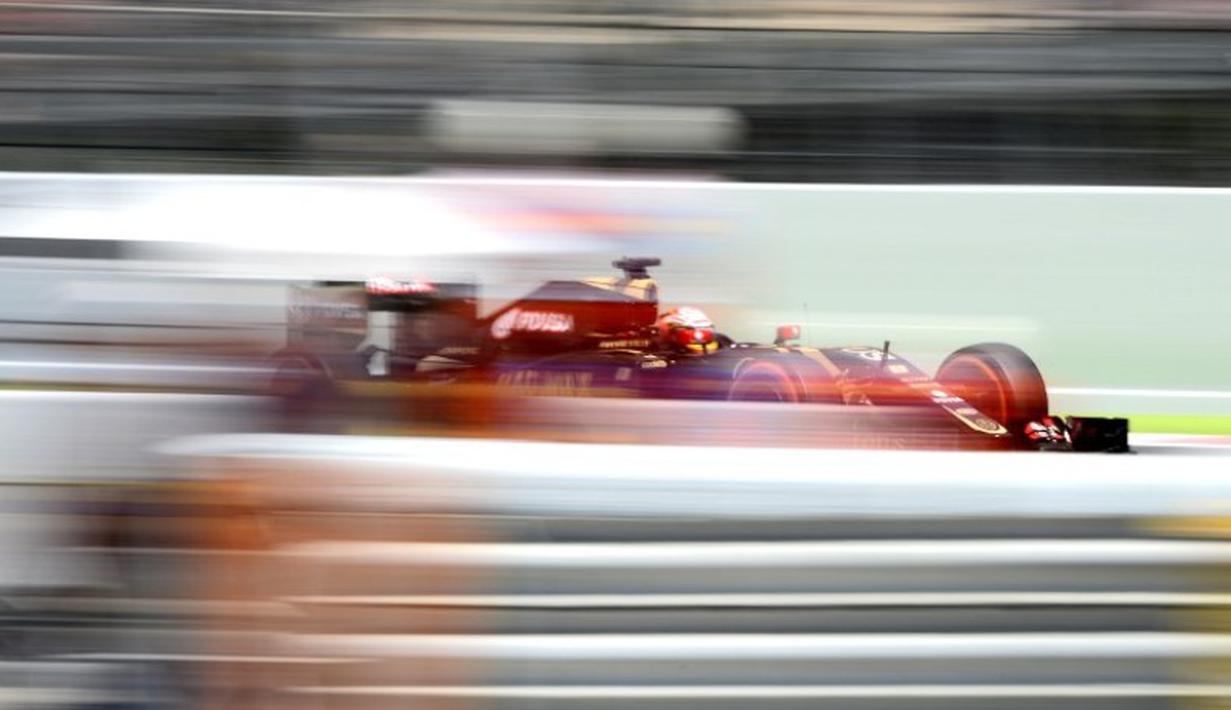 Aksi pebalap Lotus asal Perancis, Romain Grosjean. (AFP/JOSEP LAGO)