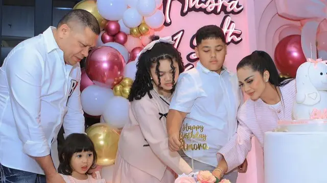 Tampilan Amora saat Pesta Ulang Tahun ke-13. [@krisdayantilemos]