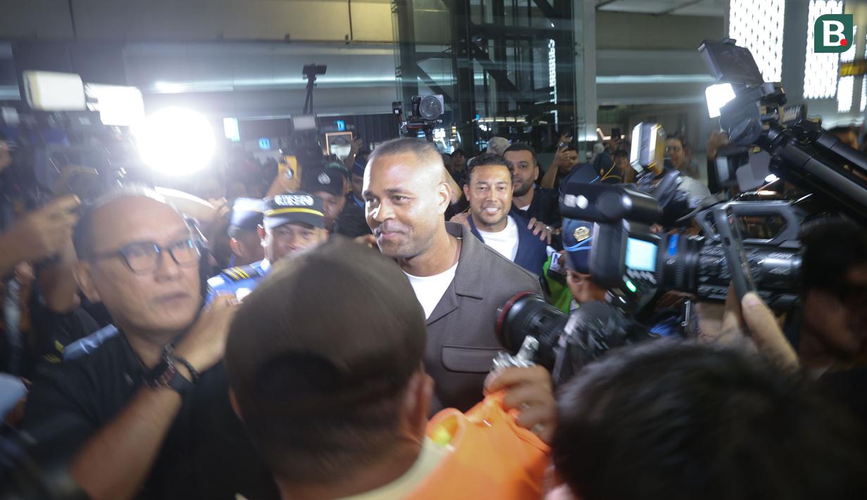 <p>Kedatangan pelatih baru Timnas Indonesia, Patrick Kluivert di Terminal 3, Soekarno Hatta, Tangerang, Banten, Sabtu (11/01/2025). (Bola.com/M Iqbal Ichsan)</p>