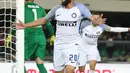 Pemain Inter Milan, Borja Valero merayakan gol gawang Hellas Verona dalam lanjutan pertandingan Liga Serie A Italia di Marc'Antonio Bentegodi, Selasa (31/10). Inter menang 2-1 atas tuan rumah Verona. (Filippo Venezia/ANSA via AP)