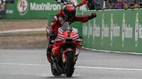 Pecco Bagnaia saat menang balapan MotoGP Thailand di Sirkuit Buriram hari Minggu (27/10/2024). (Lillian SUWANRUMPHA / AFP)