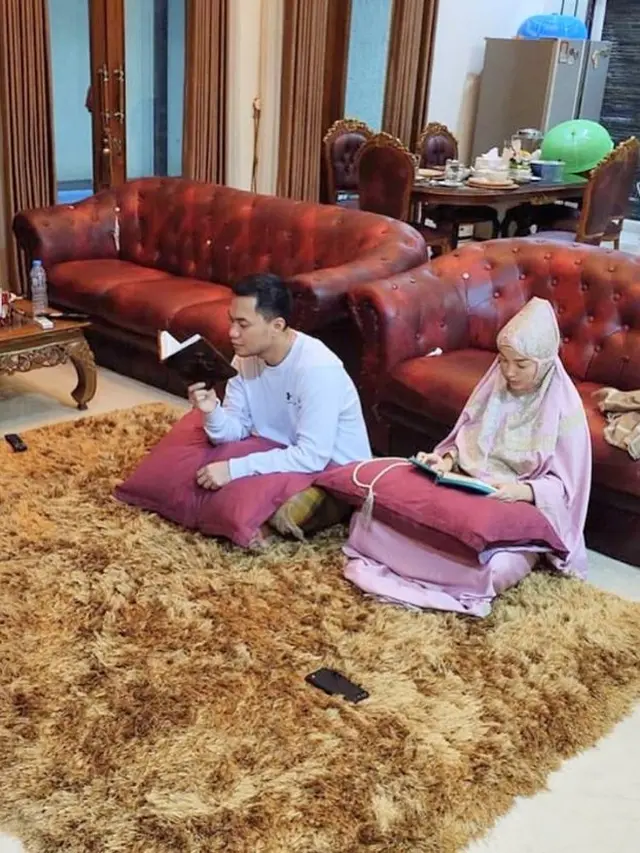 5 Momen Zaskia Gotik Jalani Ramadhan Bersama Suami, Ngaji Bareng