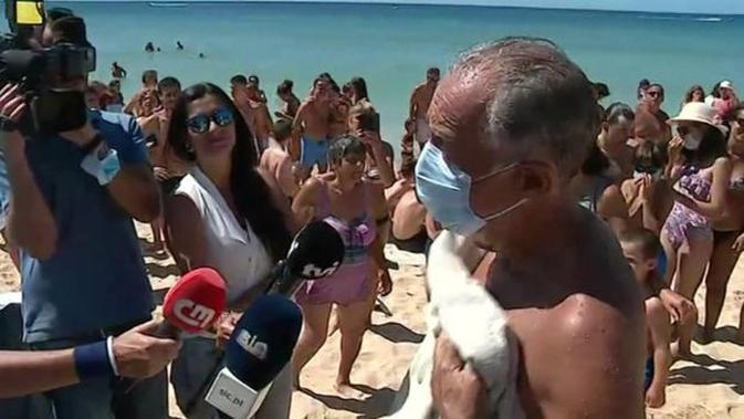 Marcelo Rebelo de Sousa menolong dua wanita yang hampir tenggelam (RADIOTELEVISAO PORTUGUESA)