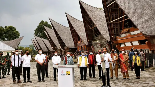 Jokowi di Pulau Samosir