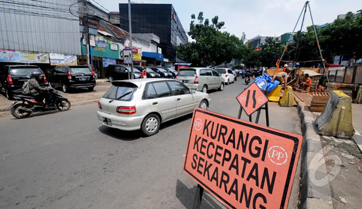 Jalan layang non tol yang akan dibangun di koridor ini hanya sepanjang 9,4 kilometer dari Ciledug hingga Jl Pierre Tendean, Jakarta, Sabtu (15/2/2015). (Liputan6.com/Herman Zakharia)