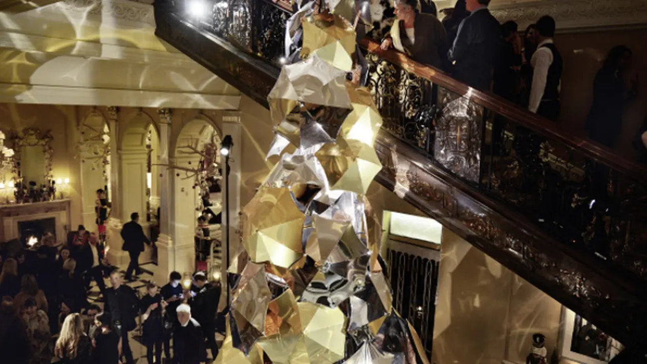 Burberry Christopher Bailey- Claridge's Christmas Tree 2015