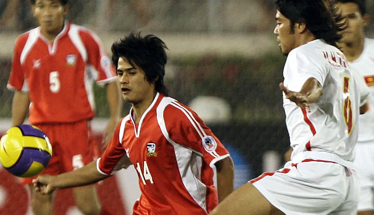 Hingga kini, nama Suchao masih membekas dalam ingatan Bobotoh. Dibanding Kosin, kebersamaan Suchao dengan Persib jauh lebih singkat. Namun, nama Suchao selalu dikenang sebagai pemain asing yang begitu dicintai Bobotoh. (Foto: AFP/Saeed Khan)