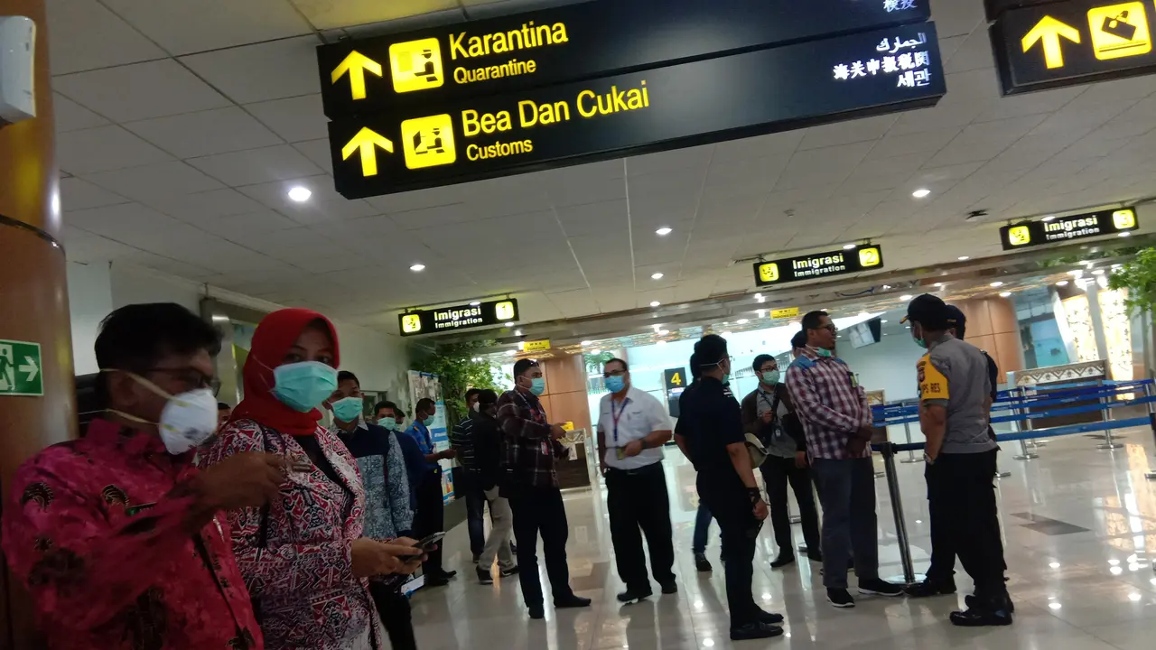 Pemeriksaan penumpang di Bandara Supadio Pontianak