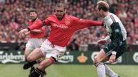 5. Eric Cantona (Leeds dan Manchester United) - 70 gol. (AFP/Gerry Penny)