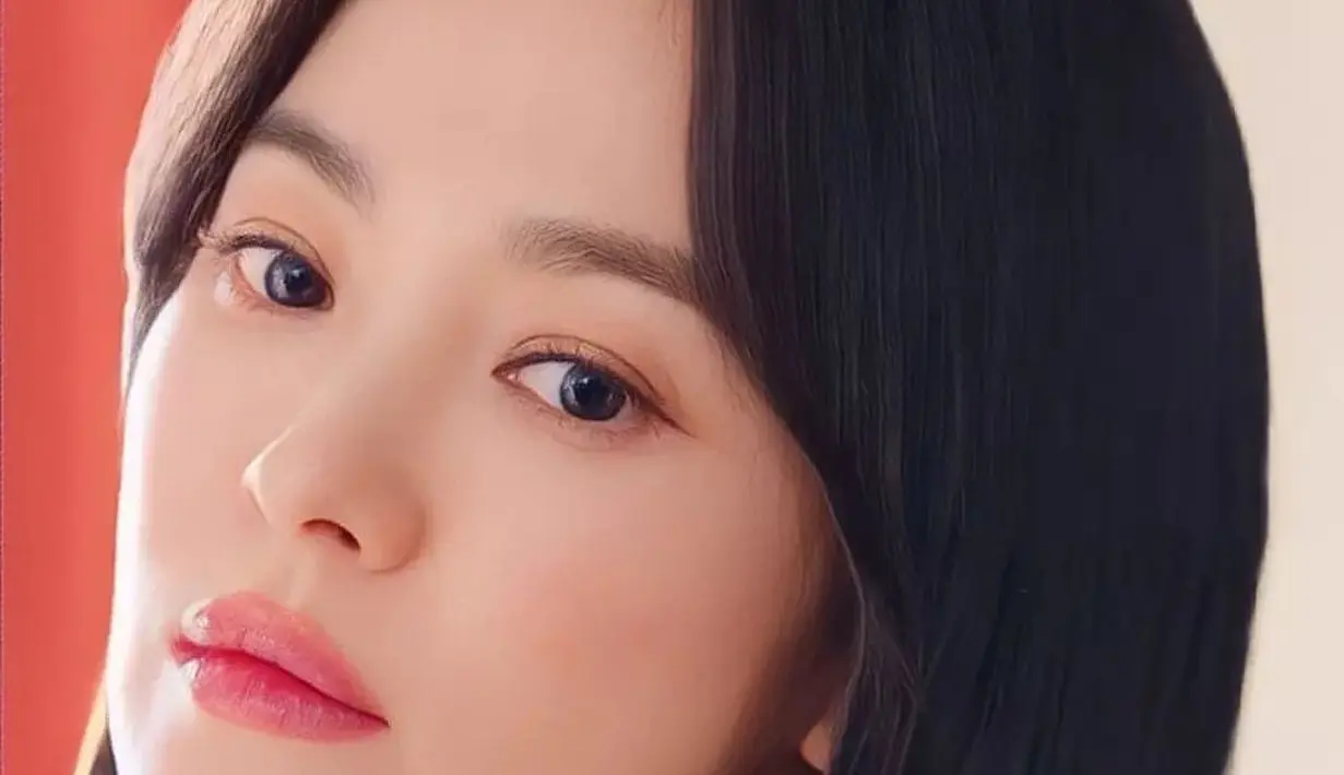 Meski begitu, tentu iklan ini sendiri menarik perhatian begitu banyak orang. Semua orang kompak mengomentari betapa cantiknya Song Hye Kyo di iklan ini. Foto: Instagram.